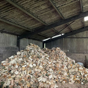 Bûches de bois de chauffage de qualité supérieure, séchées au four et assaisonnées, en bois dur varié, y compris chêne, épicéa, pin, teck, eucalyptus, bouleau frais, bois de meubles - Product Image 2