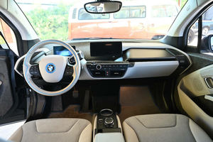 BMW i3 RWD ปี 2015 สภาพดีเยี่ยม พร้อม Range Extender พร้อมส่ง - Product Image 2