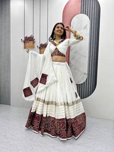 Lanzamiento de Nuevos Lehengas Choli Dupatta Modernos y Festivos para la Fiesta de Diwali, en Algodón Puro con Espejos Reales y Trabajo Artesanal, Zain Exports para Todas las Temporadas - Product Image 3
