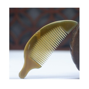 Peine de cuerno rústico, herramienta hecha a mano duradera ecológica, cuerno hecho a mano, acabado liso pulido para hombres y mujeres, salón de pelo a la moda - Product Image 2