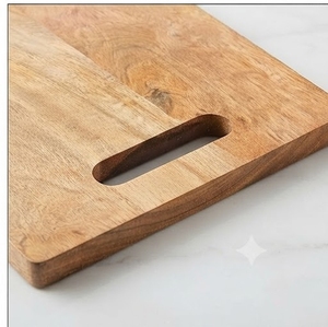 Planche à découper rectangulaire en bois de manguier artisanale, écologique, durable, avec poignée en bois, passe au lave-vaisselle - Product Image 2