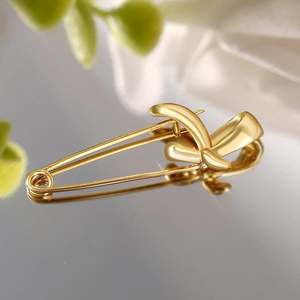 Broche élégante Jeulia en argent sterling avec nœud papillon, accents de perles et de diamants - Product Image 5