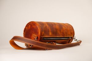 กระเป๋าใส่โทรศัพท์แบบทรงกระบอกสำหรับผู้ชายกระเป๋าเมสเซนเจอร์สะพายไหล่แบบเรียบสำหรับ LCYB-0085ผู้ชายออกแบบได้ตามต้องการ - Product Image 1