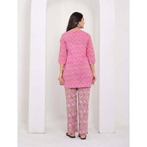 ชุดเซ็ตผ้าฝ้ายสีชมพูประดับกระดุม ไซส์ XS/XS เสื้อแขนสามส่วนและชุดลำลองสำหรับผู้หญิงแบบ 2 ชิ้น - Product Image 5