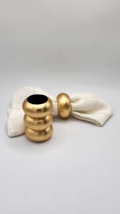 Ronds de serviette en bois ronds conçus pour contenir magnifiquement les serviettes, donnant à votre table à manger un attrait propre et écologique. - Product Image 5