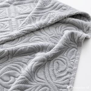 Manta de lana suave de lujo Diseño en relieve gris acogedor Tamaño personalizado - Product Image 1