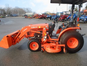 Tractor Kubota BX2380 4WD Subcompacto Usado, Muy Popular y Versátil, con Cargador Frontal, en Venta - Product Image 5