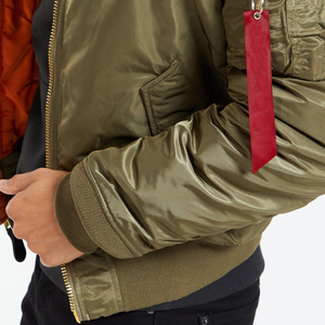 Chaquetas Bomber de Alta Calidad Personalizadas para Hombre, Casuales, de Satén, con Cuello Alto, Bordado Frontal, Color Sólido, Otoño/Invierno, Venta al Por Mayor - Product Image 5