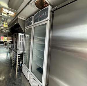 Remorque de restauration rapide de 13 pieds avec autocollants complets, camion de cuisine mobile entièrement équipé pour la vente - Product Image 4