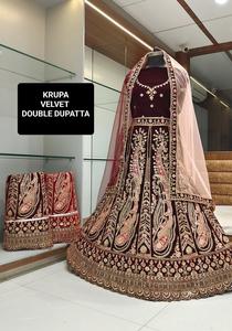 Ropa festiva ligera de terciopelo pastel Lehenga Choli para adultos con bordado minimalista para regalar DE LA India - Product Image 5