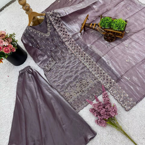 Salwar Kameez traditionnel cousu, coupe ajustée, brodé, réversible, pour femmes, occasions de fête, mariage, Diwali, saisons d'hiver et d'été - Product Image 1