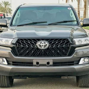 Sièges en cuir AWD R20 pour GCC, modèle 2021, d'occasion - Product Image 1