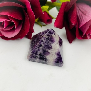 Vente en gros Fait à la main Feng Shui Décoratif Cristal Pyramide Améthyste Sculptures Pierres Naturelles Orgonite Spirituel Guérison Artisanat Cadeaux - Product Image 3