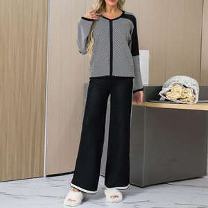 Conjunto de suéter de murciélago de punto a rayas de Color con cuello en V de Otoño e Invierno para mujer de comercio exterior, pantalones sueltos de pierna ancha, conjunto de dos piezas de punto - Product Image 5
