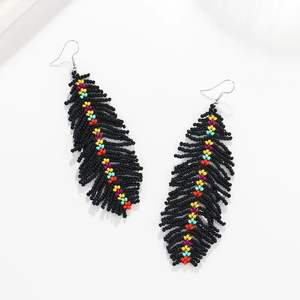 Bestone Boucles d'oreilles pendantes en perles de haute qualité pour mini dames de marque de mode Designs de taille personnalisée par HF Crafts - Product Image 4