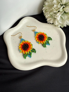 Boucles d'oreilles tournesol, boucles d'oreilles Boho perlées, perles indigènes, boucles d'oreilles fleur jaune, boucles d'oreilles perlées, faites à la main - Product Image 5