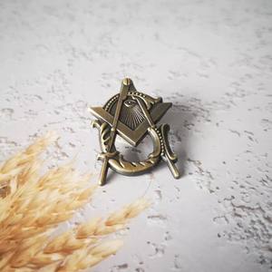 เครื่องราชกกุธภัณฑ์อิฐโบราณที่กำหนดเองแบรนด์2025 3D เข็มกลัดเคลือบแข็งสำหรับพิธีการคุณภาพสูง - Product Image 6