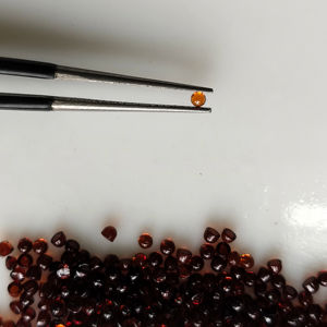 Cabinas redondas naturales de 2mm, piedras preciosas sueltas de granate rojo, calidad maravillosa para hacer collares, accesorios de joyería - Product Image 1