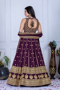 Lehenga คอลเลกชันงานปาร์ตี้ผู้หญิงชุดแต่งกายบอลลีวู้ดดีไซเนอร์ชาวอินเดียเป็นที่ต้องการสูง