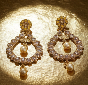 Juego de Pendientes Tradicionales Antiguos con Elegante Diseño Étnico, Elaborados para Mujeres, para Bodas, Fiestas y Ocasiones Culturales - Product Image 1