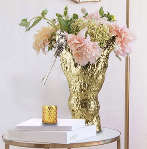 Vase à fleurs de table en métal de conception Unique en laiton AK avec vase décoratif fini or pour décor intérieur de café/décor à la maison - Product Image 1