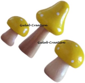 รูปปั้นเห็ดไม้มะม่วงแกะสลักด้วยมือมีจุดสีเหลืองและสีขาวรูปปั้นไม้เนื้อแข็งแบบชนบทสำหรับตกแต่งบ้านและสวน - Product Image 4