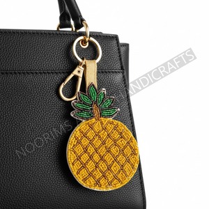 Llavero redondo con nombre bordado con cuentas para empresas de regalos para eventos que compran al por mayor - Product Image 2