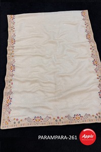 Radiance in Tradition Parampara Pure Tissue Silk Vêtements indiens et pakistanais Broderie perlée - Product Image 6