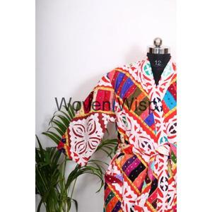 Manteau Boho Kantha fait à la main pour femmes Kimono long en coton Robe indienne matelassée avec motif de grille colorée - Product Image 2