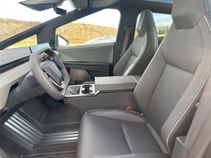Used 2024 Tes_la Cyber-truck Crew Cab AWD - Product Image 4