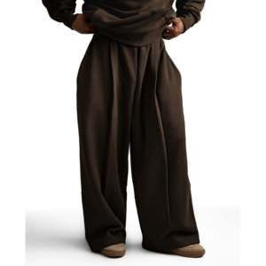 Pantalones Deportivos Orgánicos Plegados de Algodón 100% de Diseño Y33, 520GSM, Holgados, Talla Grande, Color Mocha Marrón, Logotipo Personalizable, Producto Lavado - Product Image 1
