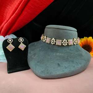 "Élégant Victorien Zircon Moissanite Collier Ensemble Moderne Minimaliste Style Meilleure Qualité Fleur Motif Léger Vintage Charme" - Product Image 4