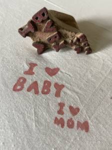 Tampon en bois fait main |   Timbre « J'aime bébé et j'aime maman » |   Impression sculptée à la main pour tissu - Product Image 5