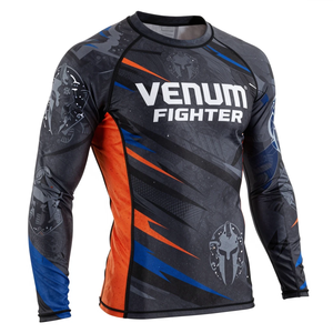 เสื้อรัดกล้ามเนื้อแขนยาวแบบสั่งทำพิเศษสำหรับ MMA พิมพ์ลายด้วยความร้อน ระบายอากาศได้ดี ผลิตจากไนลอนผสมสแปนเด็กซ์ สำหรับกีฬายิวยิตสู ชุดต่อสู้ Venum Fighter Rash Guard - Product Image 1