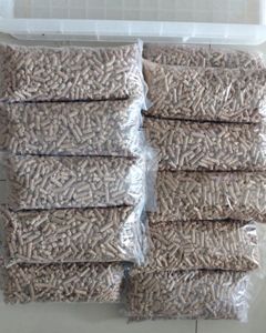 Pellets de madera biológicos de pino y roble de 6mm, 8mm, 10mm, 15KG, fabricados en Europa, EN A1 A2. - Product Image 3