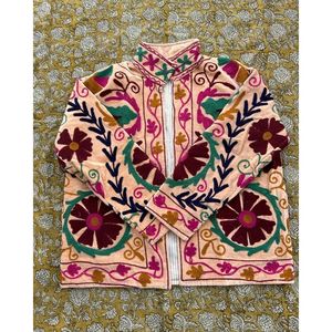Veste matelassée réversible pour femme avec broderie Suzani, style universitaire bohème, coque en cuir, personnalisable avec logo, pour l'automne et le printemps - Product Image 1