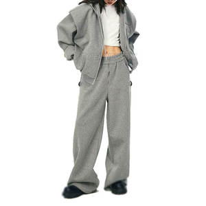 Ensemble de survêtement évasé pour femme en tissu doux, deux pièces avec bas évasé pour un confort quotidien et une tenue facile 2026 - Product Image 3