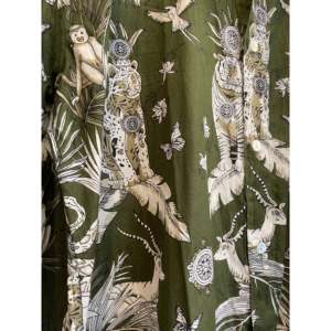 Camisas Casuales de Manga Larga para Hombre, Estampado de Jungla, Verde Bosque, Corte Holgado, Hechas de Tela Popelina de Algodón Puro - Product Image 2