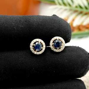 Boucles d'oreilles clous en argent sterling 925 plaqué or jaune 14 carats avec saphir bleu, pierre de naissance de septembre, bijoux fins - Product Image 4