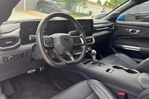 Mustang GT Coupé 2024 Coyote 5.0 L V8, Superchargeur Whipple, Bleu Atlas Métallisé - Product Image 4