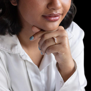 Anillo de piedra de moissanita de compromiso sólido 925 plata esterlina banda minimalista aniversario boda mujeres joyería de plata mayorista - Product Image 4