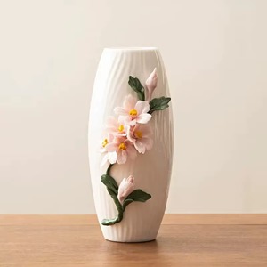 แจกันดอกไม้เซรามิกสีขาว ทำด้วยมือ เป็นมิตรกับสิ่งแวดล้อม ยกระดับช่อดอกไม้เรียบง่ายให้เป็นจุดศูนย์กลางที่สวยงาม ดีไซน์สไตล์มิดเซ็นจูรี่โมเดิร์น - Product Image 4