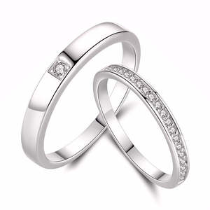 Anillo de Platino PT950 con Moissanita de Corte Princesa de Lujo, con Engaste de Canal, Unisex, para Bodas - Product Image 1