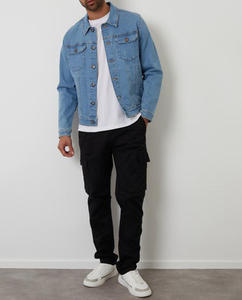 เสื้อแจ็คเก็ตเดนิมกันลมสำหรับผู้ชายแบบสั่งทำพิเศษ คอตั้ง โลโก้ด้านหน้า ซับในขนแกะแบบกลับด้านได้ ซับในผ้าฝ้าย ลายนูนสไตล์วินเทจ - Product Image 4