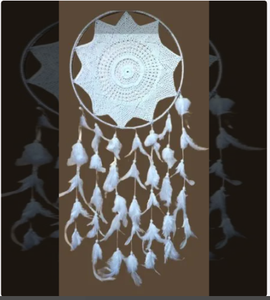 Atrapasueños de Plumas Hecho a Mano, Diseño Art Deco Natural, Ecológico, Lavable, Colgante, Regalo de Cumpleaños, Artesanía N S Tomar - Product Image 3