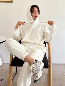 Conjunto Deportivo de Felpa de Algodón para Mujer 2025 Premium de Dos Piezas, Sudadera con Capucha y Pantalones Deportivos Cómodos para Estar en Casa - Product Image 5