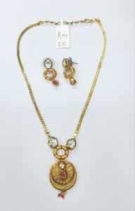 Ensemble de bijoux de mode pour femmes gracieuses collier pendentif Kundan avec boucles d'oreilles en pierres vertes pour Sarees Lehengas tenues de fête - Product Image 6