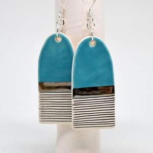 Boucles d'oreilles en forme de coeur en résine noire et blanche avec feuille d'or personnalisée Boucles d'oreilles pendantes en résine géométrique ronde carrée en bois - Product Image 2