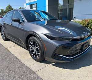 Toyota Crown XLE AWD 2024 Usado con Techo Solar, Arranque Remoto, Asientos de Cuero, Paquete Tecnológico y Llantas de Aleación - Product Image 1