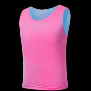 Baberos de entrenamiento reversibles con costuras reforzadas para una mayor durabilidad y longevidad Baberos de entrenamiento reversibles - Product Image 3